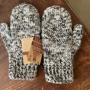 Chunky Black & White Knit Mittens